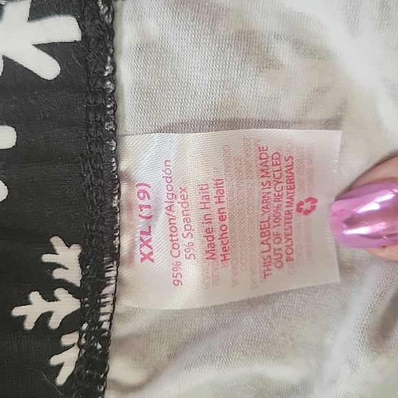 3/$12 Set of No Boundries leggings - Picture 4 of 11